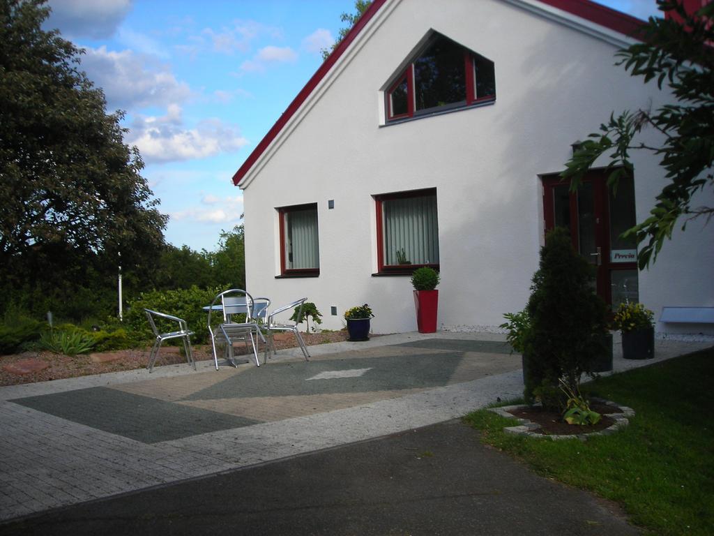 Solrosen I Simrishamn - Oesterlen Luaran gambar