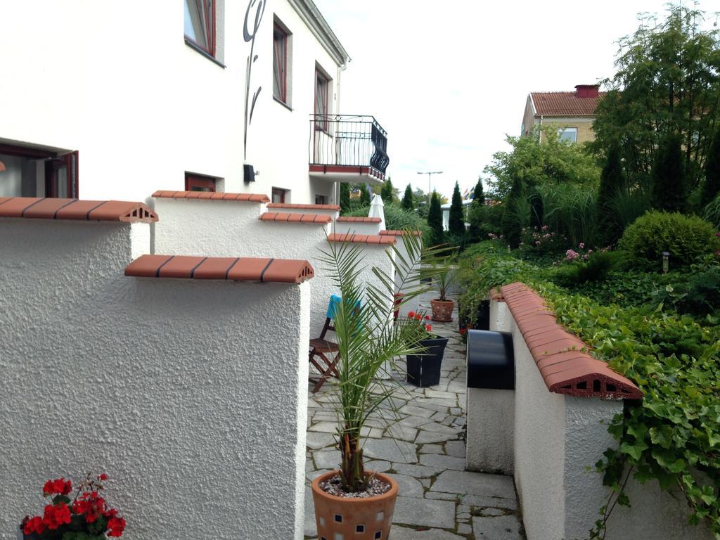 Solrosen I Simrishamn - Oesterlen Luaran gambar