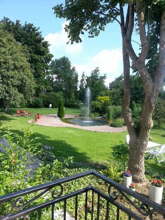 Solrosen I Simrishamn - Oesterlen Luaran gambar